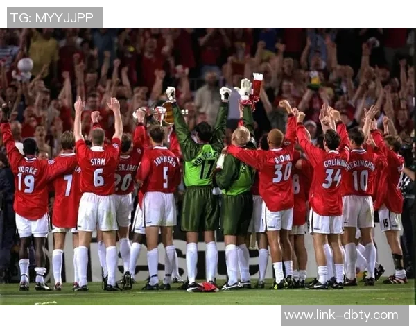 红魔球迷共庆圣诞佳节祝愿大家快乐幸福团圆时光